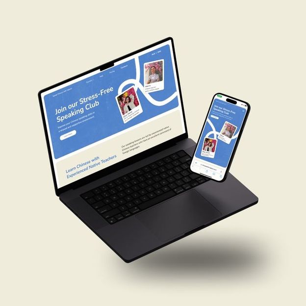 Mockup website speaking club pada laptop dan ponsel