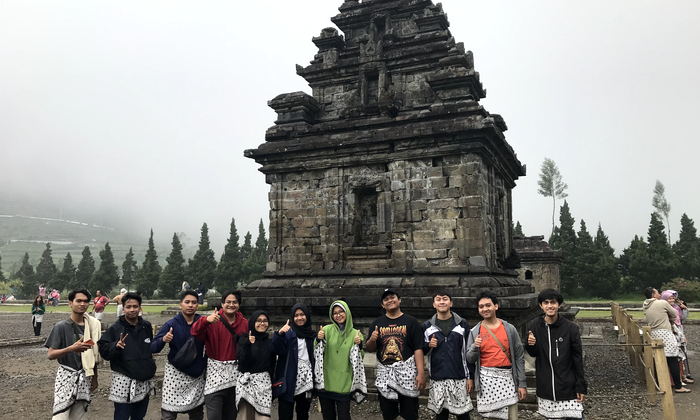 Kebersamaan tim CAN Creative dalam perjalanan perusahaan