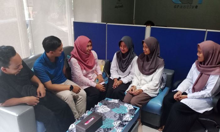 Diskusi dan kebersamaan bersama peserta internship
