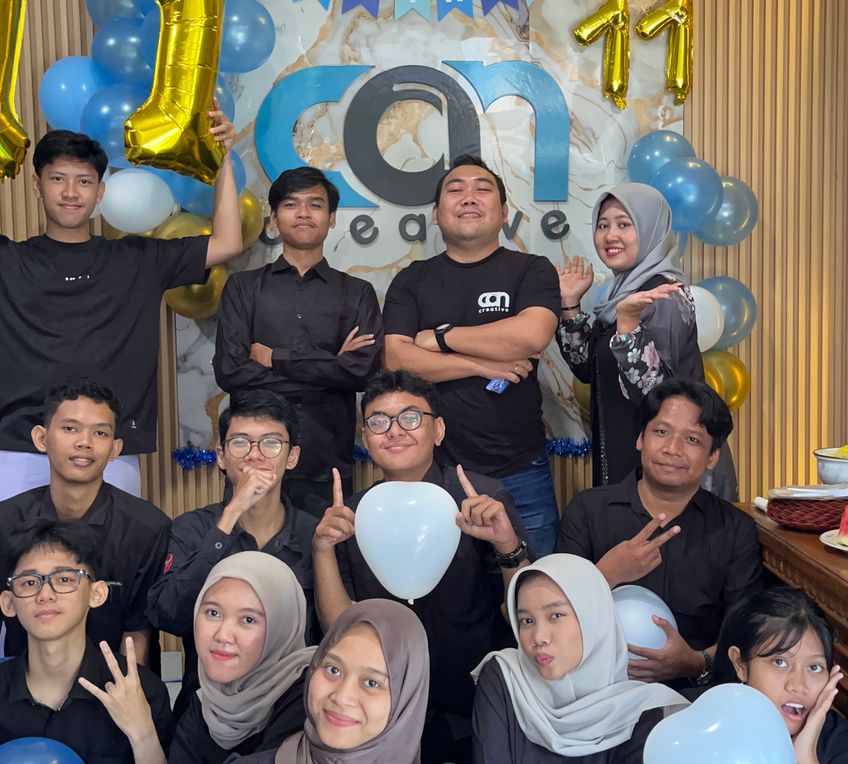 Kebersamaan tim CAN Creative dalam perayaan ulang tahun perusahaan